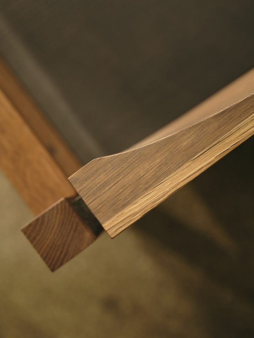 由Amanda Lilholt设计的极简长凳Slagbænk