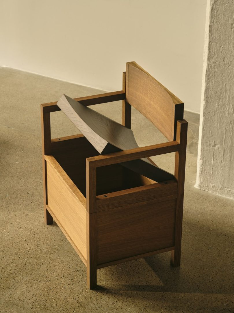 由Amanda Lilholt设计的极简长凳Slagbænk