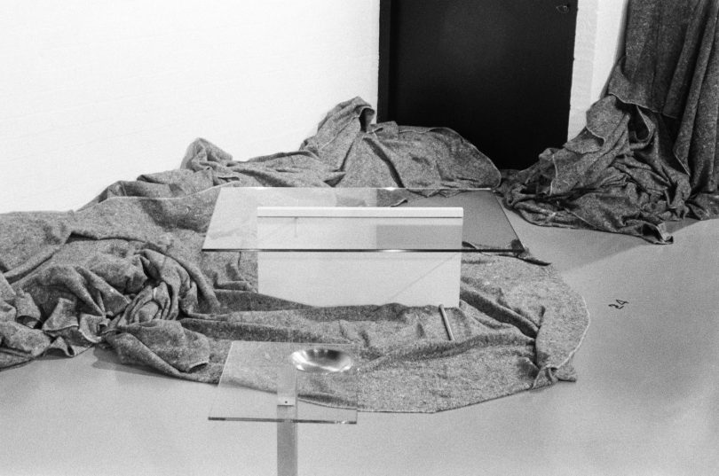 Amelia Stevens设计的极简家具Species of Tables and Other Pieces