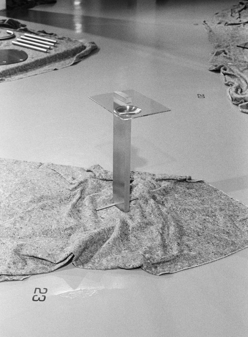 Amelia Stevens设计的极简家具Species of Tables and Other Pieces