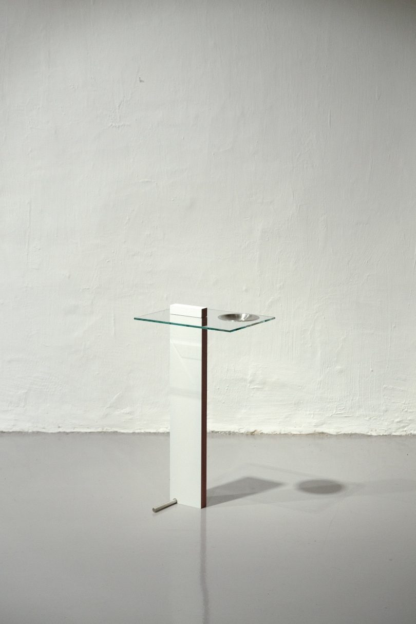 Amelia Stevens设计的极简家具Species of Tables and Other Pieces