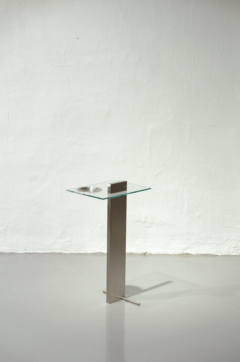 Amelia Stevens设计的极简家具Species of Tables and Other Pieces