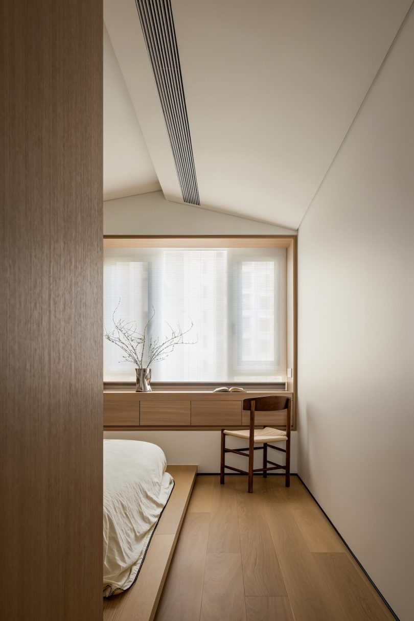 由Huang Guangjian设计的极简公寓Baiyun Renovation