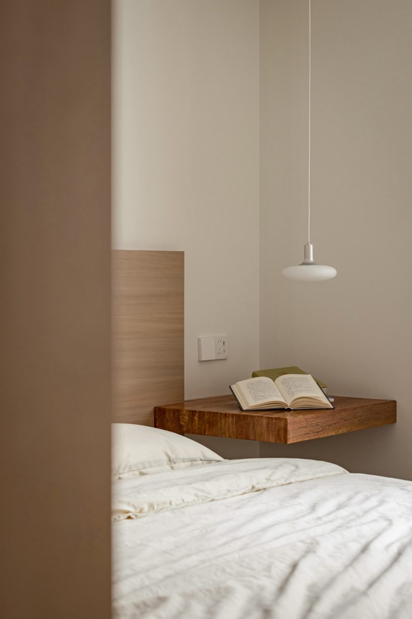 由Huang Guangjian设计的极简公寓Baiyun Renovation