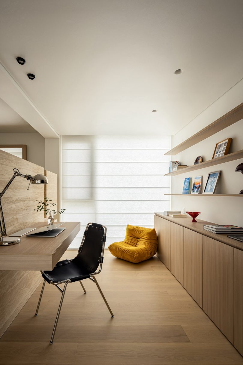 由Huang Guangjian设计的极简公寓Baiyun Renovation