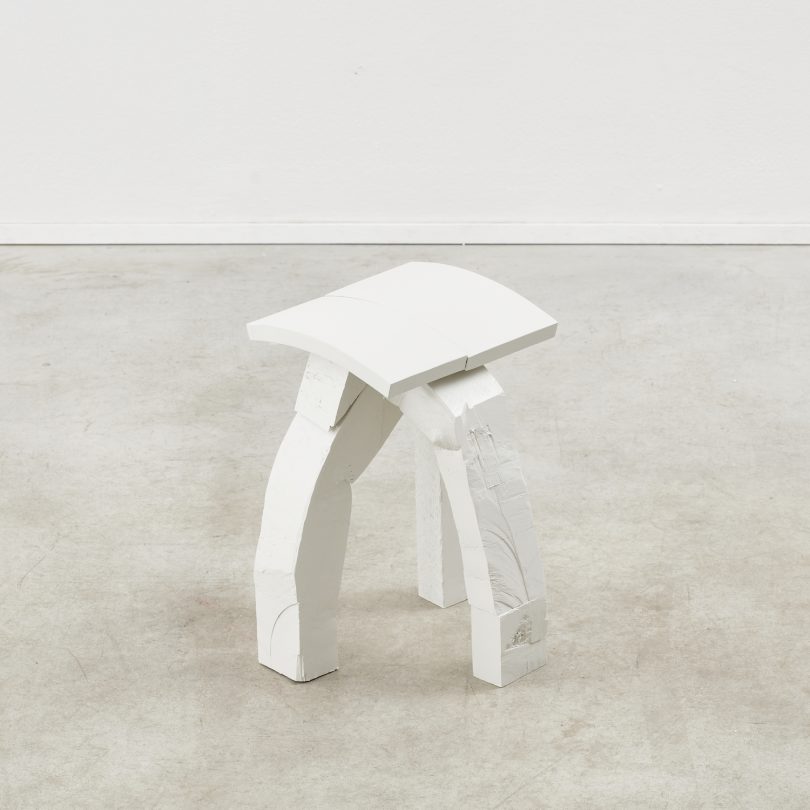 Grace Prince设计的极简主义家具Held Absence