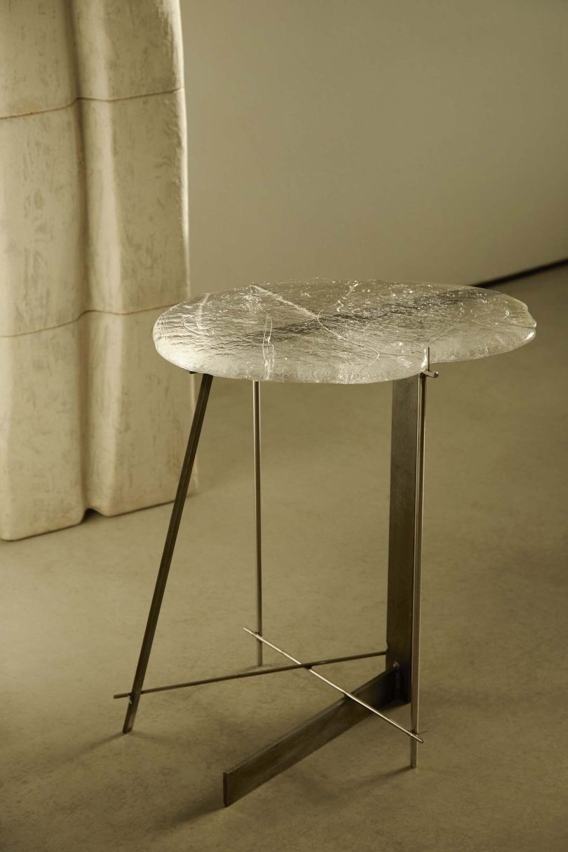 Grace Prince设计的极简主义家具Held Absence