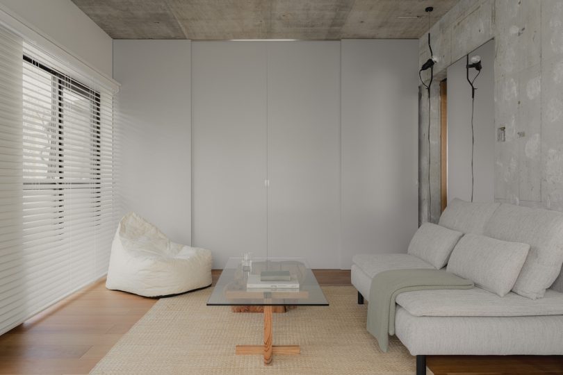 Associates设计的极简主义住宅House in Hakusan