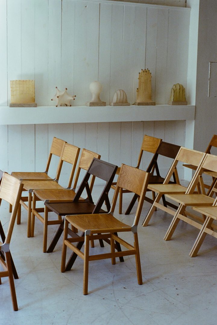 由James Cherry设计的一款极简灯Radiator