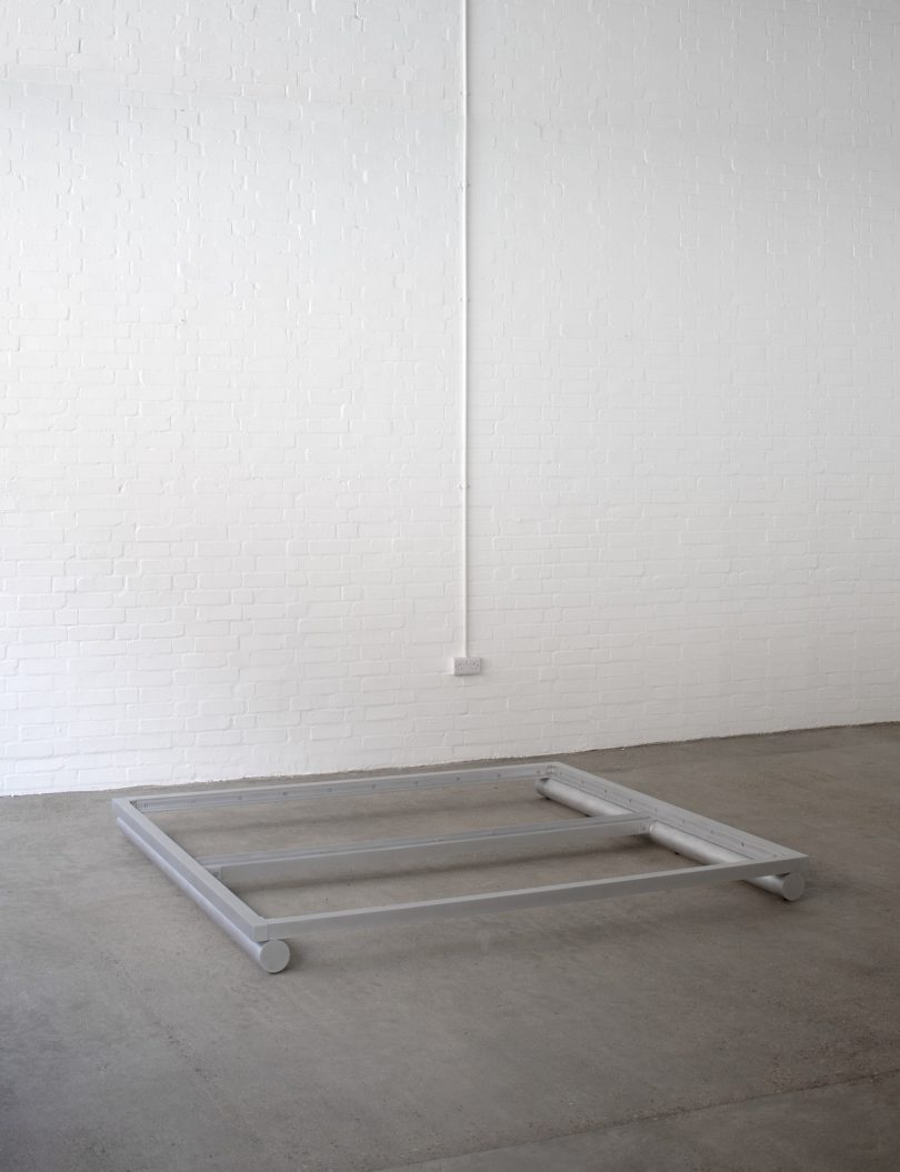 伦敦工作室 1 0 0 9 设计的极简的床03/01 Bed