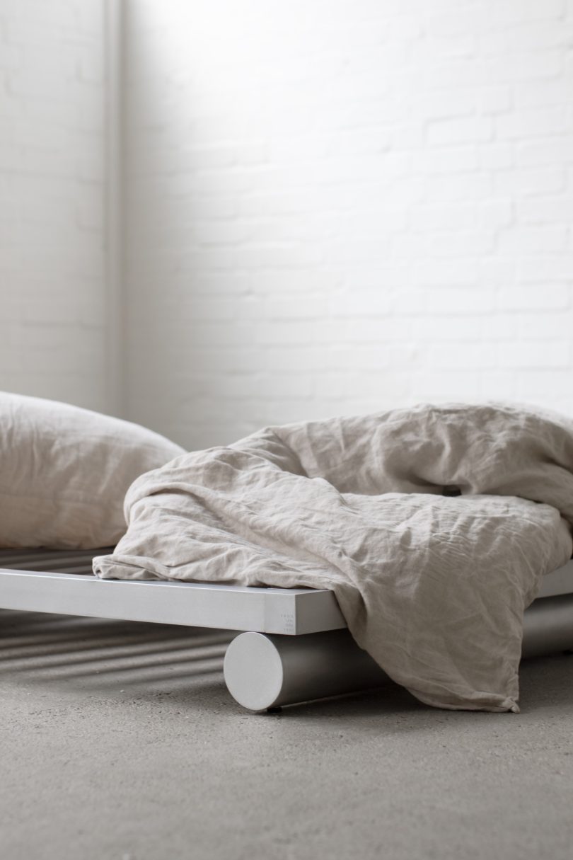 伦敦工作室 1 0 0 9 设计的极简的床03/01 Bed