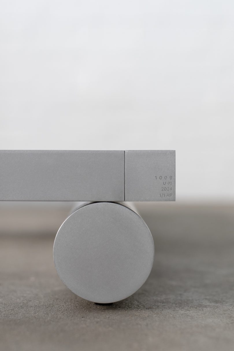 伦敦工作室 1 0 0 9 设计的极简的床03/01 Bed