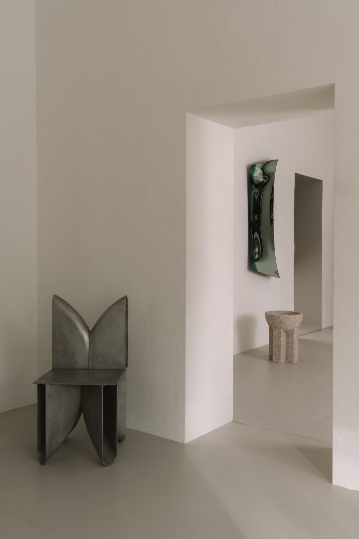 VAUST Gallery举办的极简主义展览Altered Angles