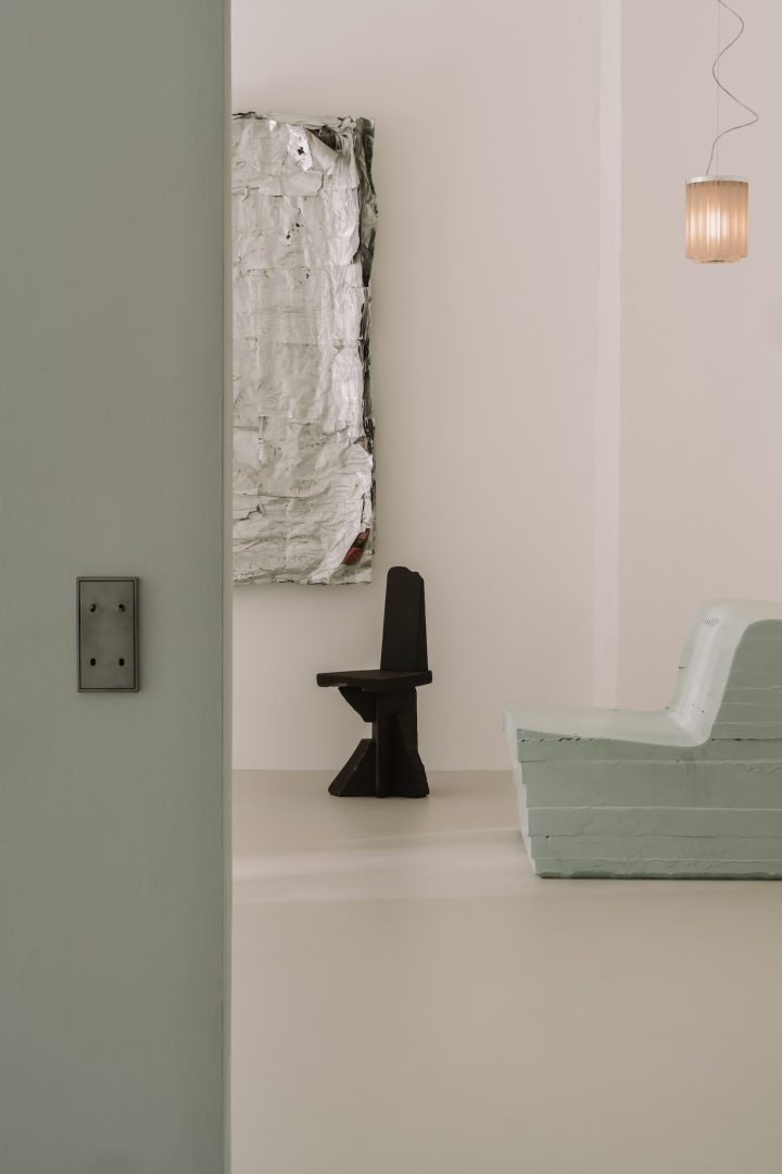 VAUST Gallery举办的极简主义展览Altered Angles