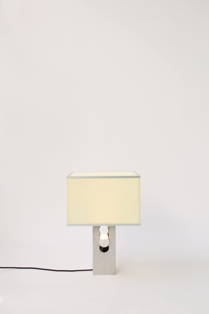 NAGØT设计的极简台灯Captive Table Lamp