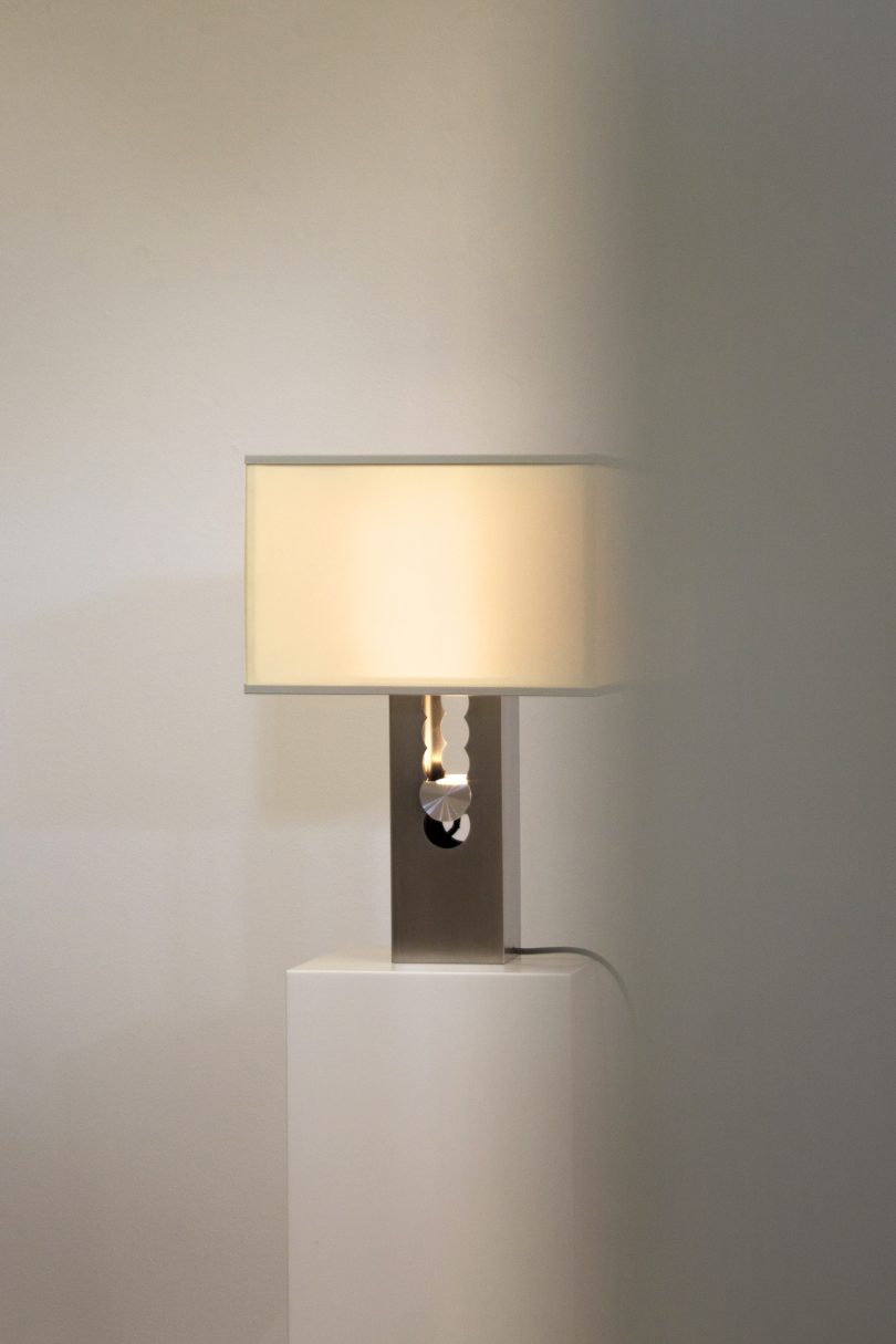 NAGØT设计的极简台灯Captive Table Lamp