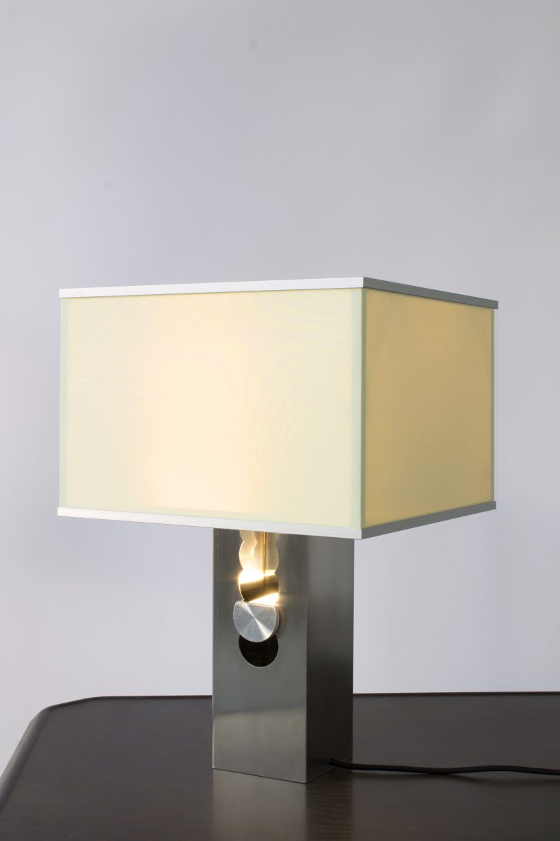 NAGØT设计的极简台灯Captive Table Lamp