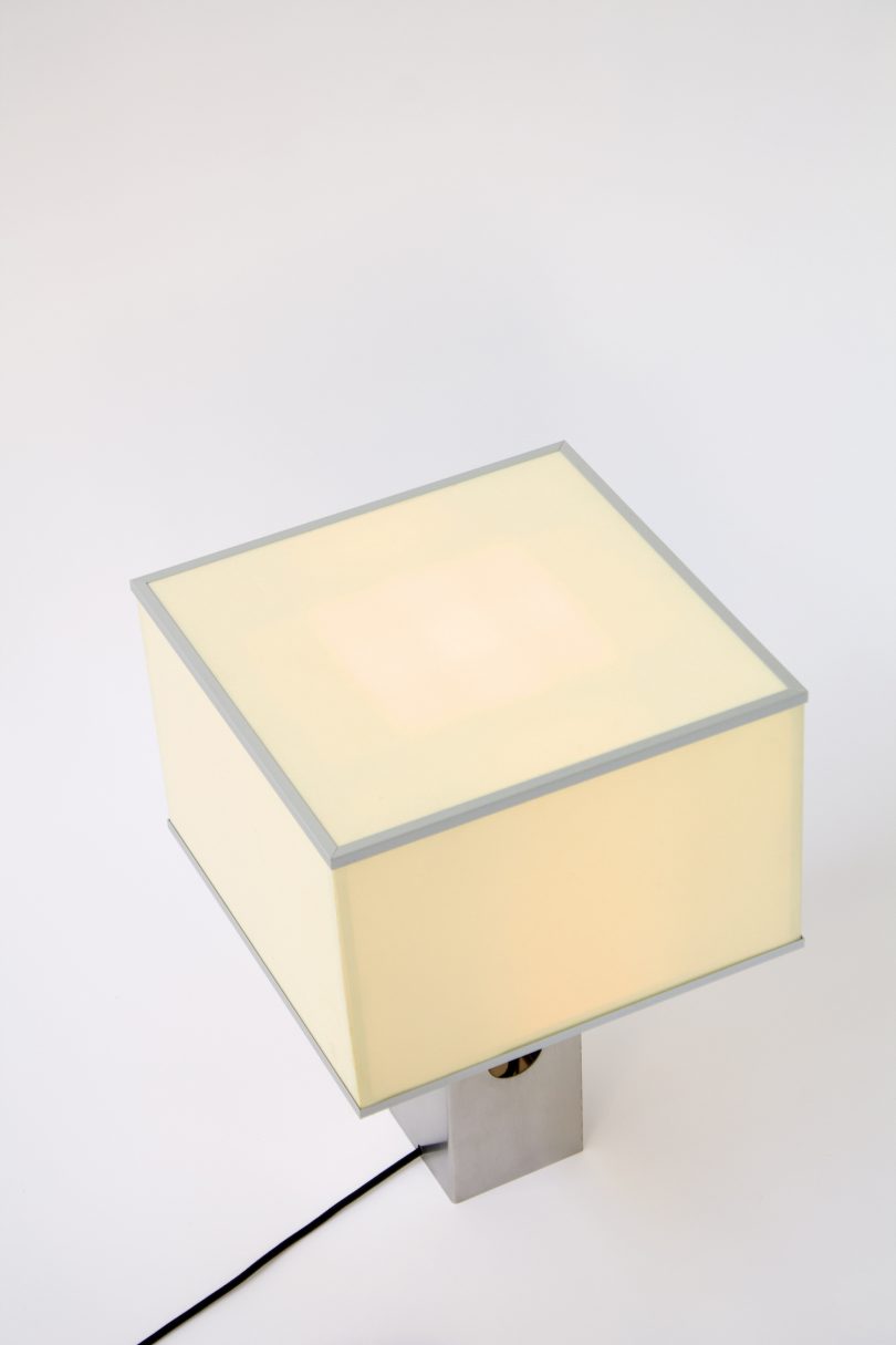 NAGØT设计的极简台灯Captive Table Lamp