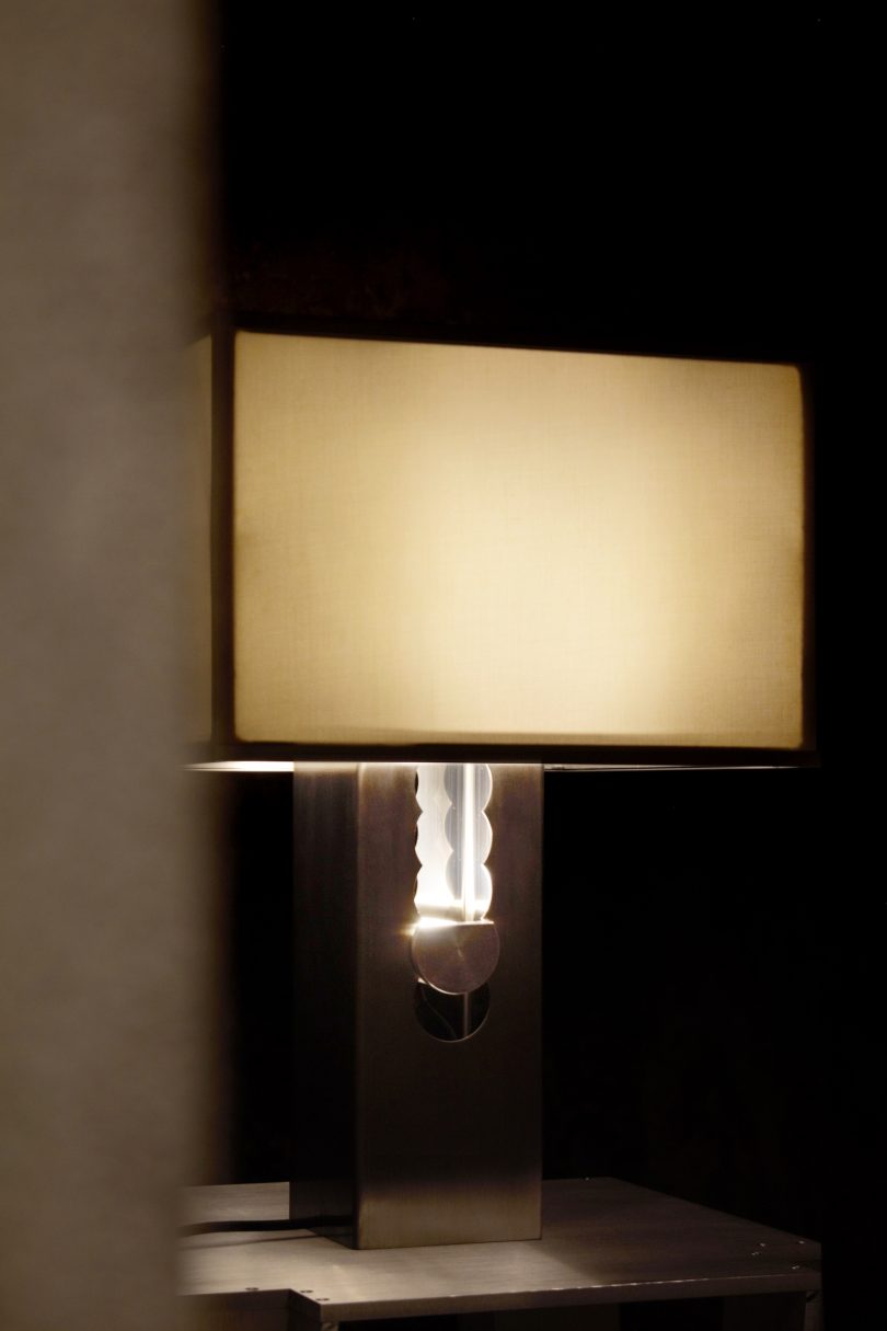 NAGØT设计的极简台灯Captive Table Lamp
