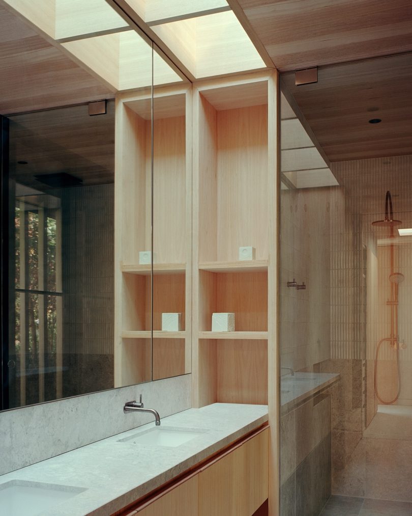 由PARABOLICA设计的极简主义住宅Echo House