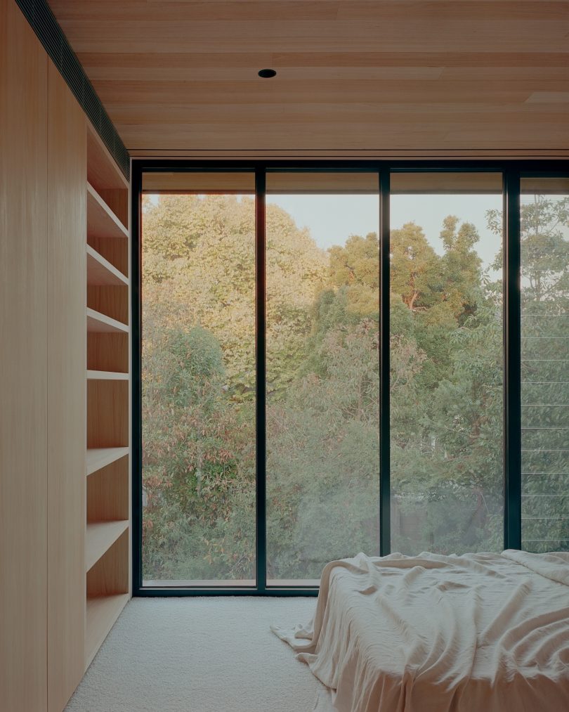 由PARABOLICA设计的极简主义住宅Echo House