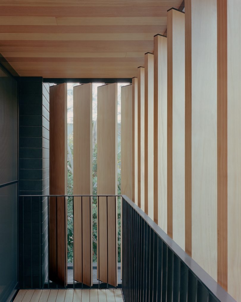 由PARABOLICA设计的极简主义住宅Echo House