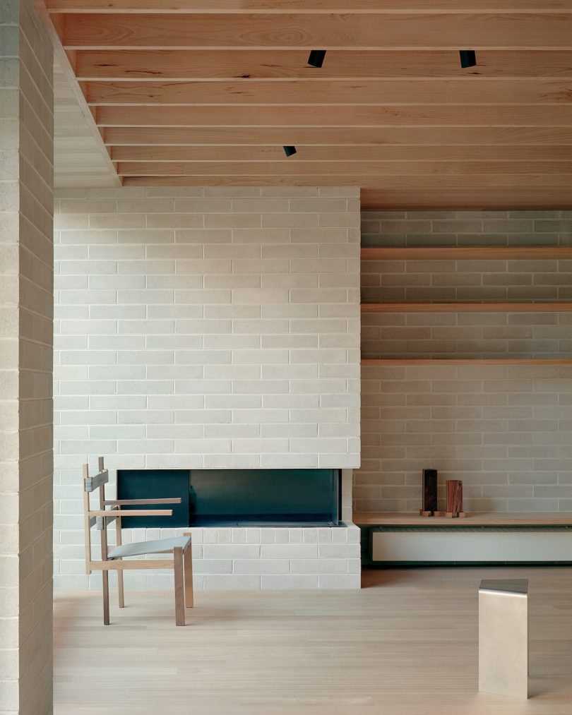 由PARABOLICA设计的极简主义住宅Echo House