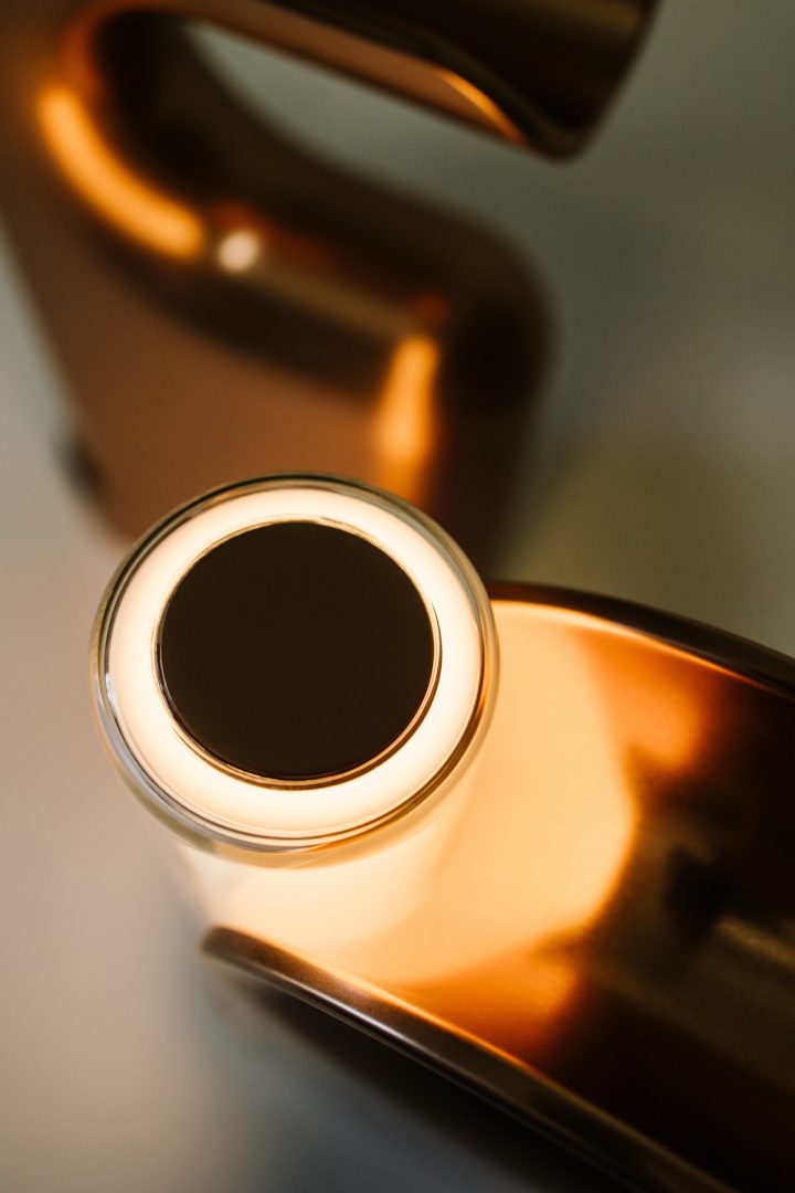 由Lake + Wells工作室设计的便携式无绳灯Fable