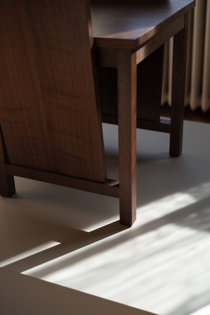 Ryuichi Kozeki设计的极简椅子Frame Structured Armchair