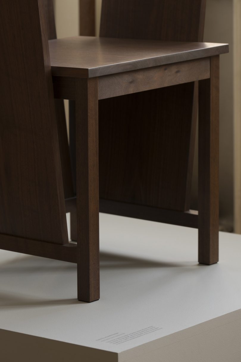 Ryuichi Kozeki设计的极简椅子Frame Structured Armchair