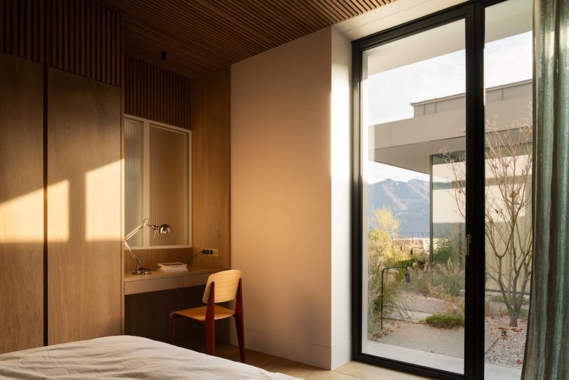 Tuckey Design Studio设计的极简住宅Lake Como Villa