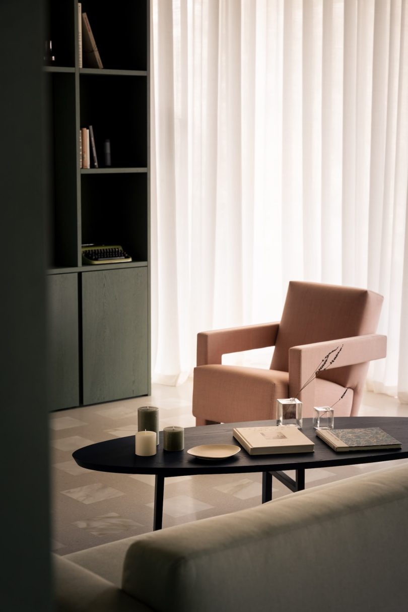 Tuckey Design Studio设计的极简住宅Lake Como Villa