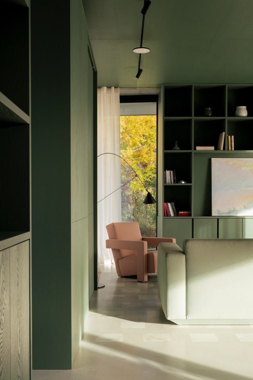 Tuckey Design Studio设计的极简住宅Lake Como Villa