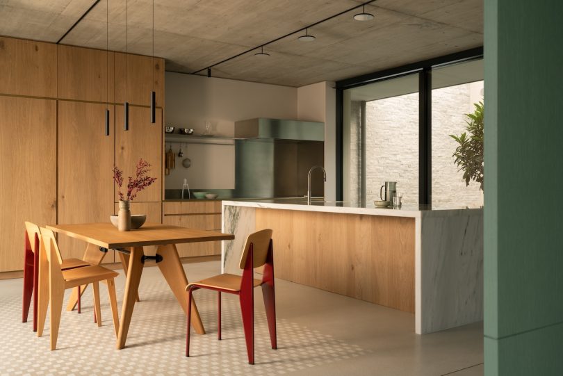 Tuckey Design Studio设计的极简住宅Lake Como Villa