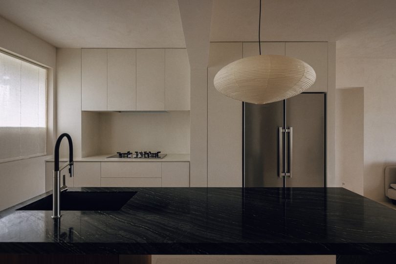 NOV.11 STUDIO设计的极简主义住宅Living Theater