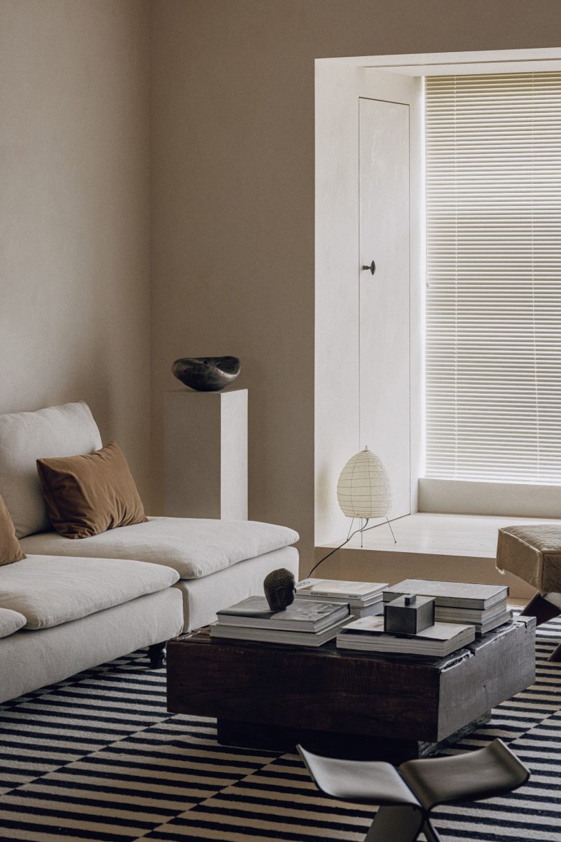 NOV.11 STUDIO设计的极简主义住宅Living Theater