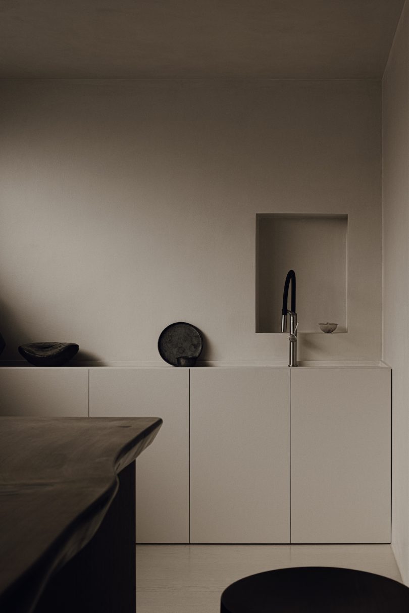 NOV.11 STUDIO设计的极简主义住宅Living Theater