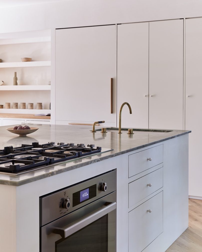 由TBo设计的极简主义住宅Pelham House