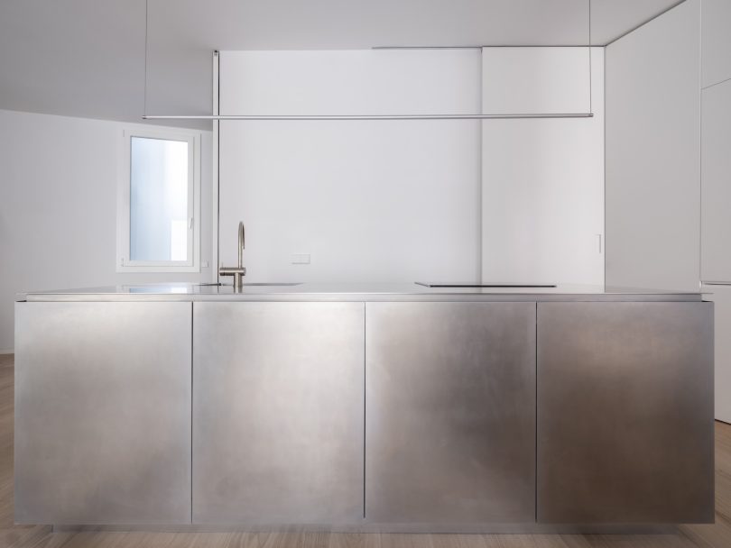 Donaire Milans Arquitectos设计的极简住宅Renovation in Tribunal