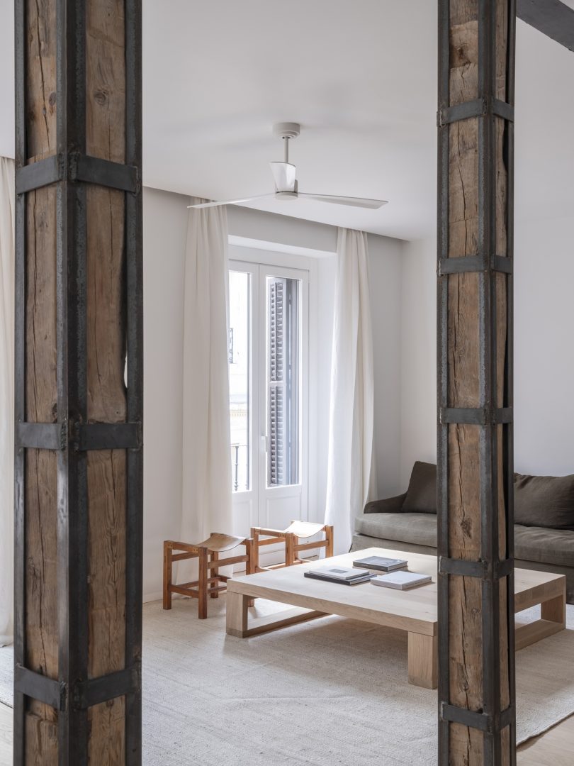 Donaire Milans Arquitectos设计的极简住宅Renovation in Tribunal