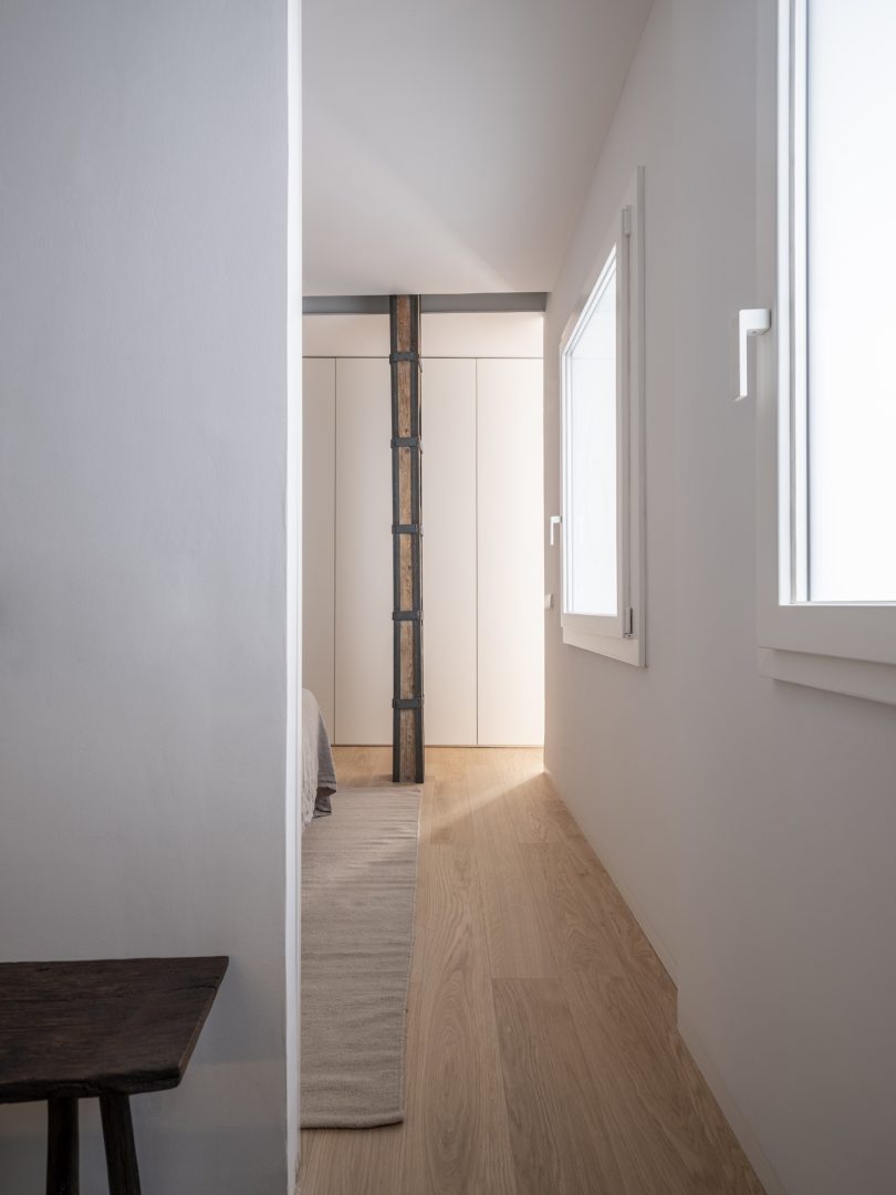 Donaire Milans Arquitectos设计的极简住宅Renovation in Tribunal