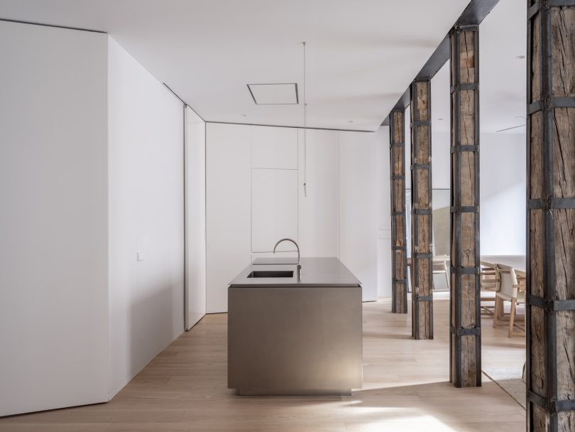 Donaire Milans Arquitectos设计的极简住宅Renovation in Tribunal