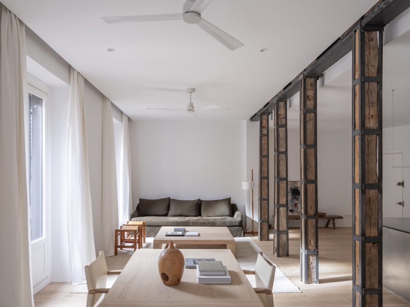 Donaire Milans Arquitectos设计的极简住宅Renovation in Tribunal