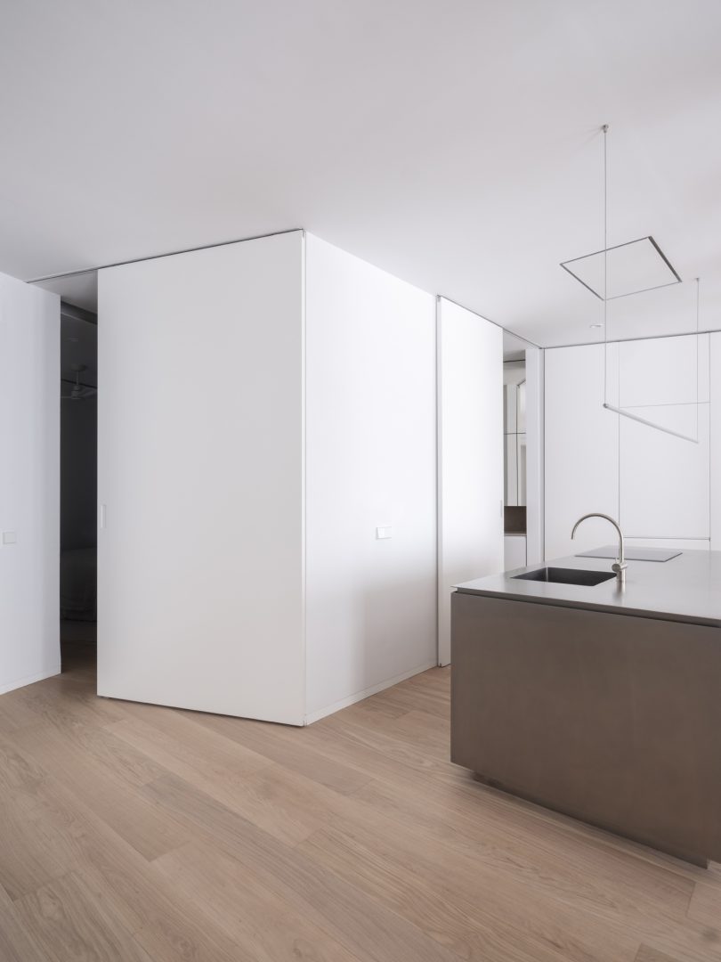 Donaire Milans Arquitectos设计的极简住宅Renovation in Tribunal