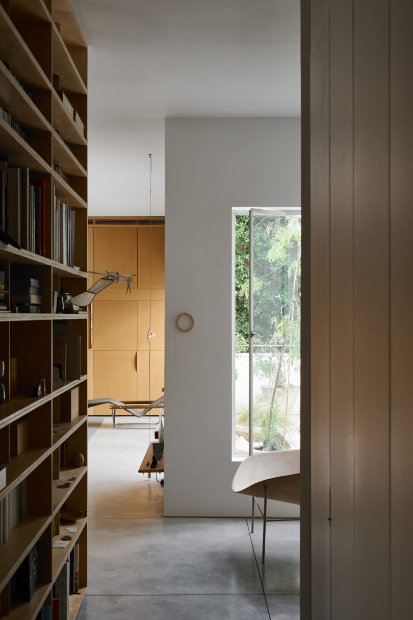 Salty Architects设计的极简主义公寓STND Apartment