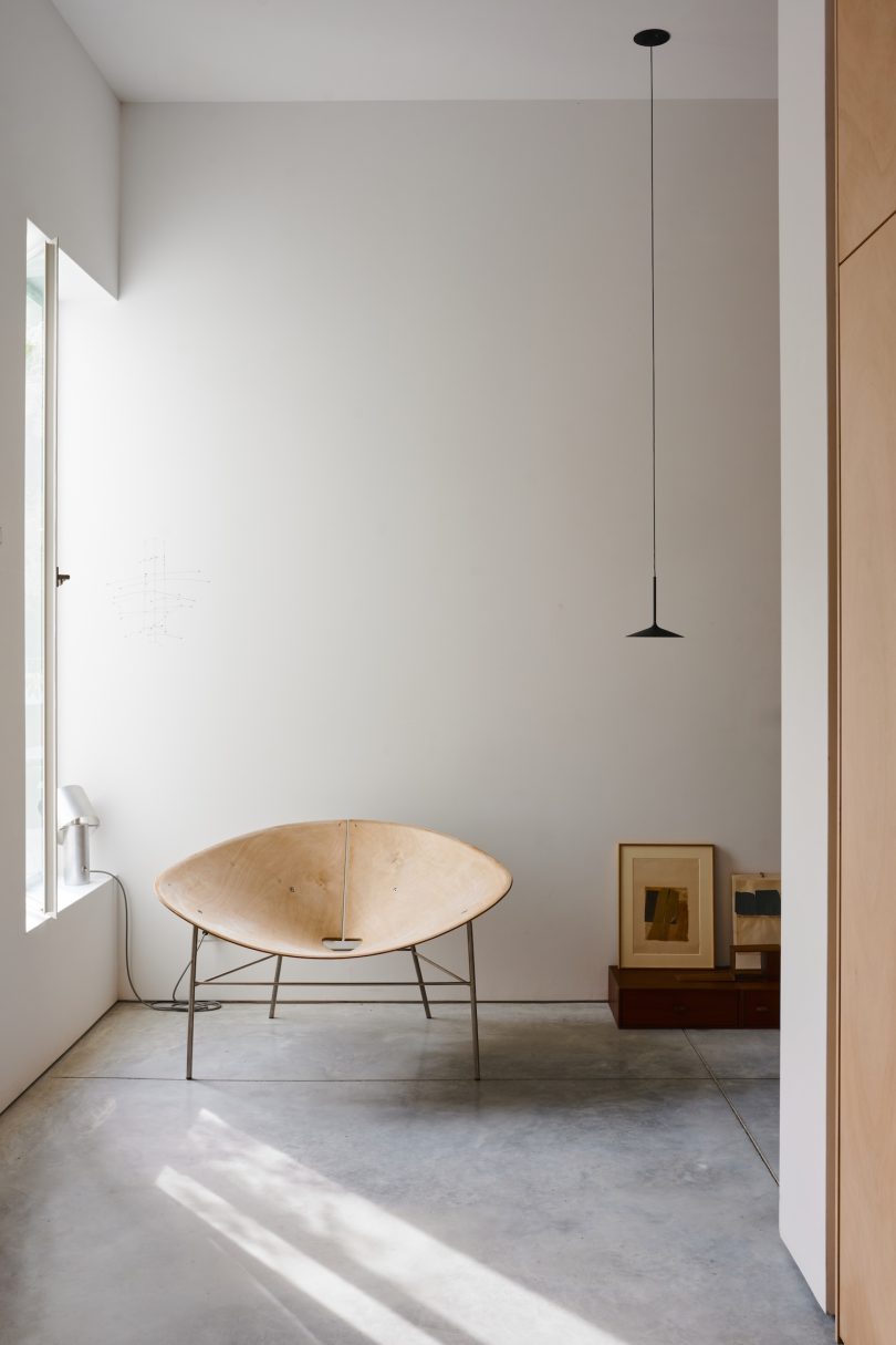 Salty Architects设计的极简主义公寓STND Apartment