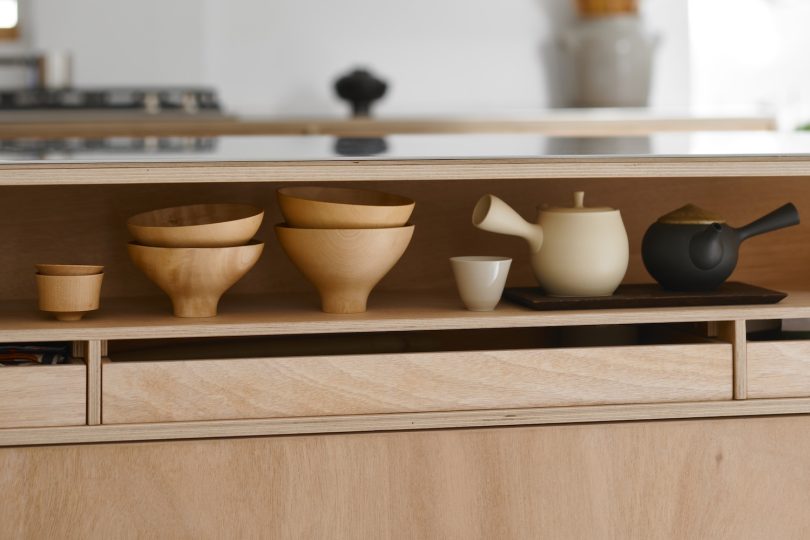 Salty Architects设计的极简主义公寓STND Apartment