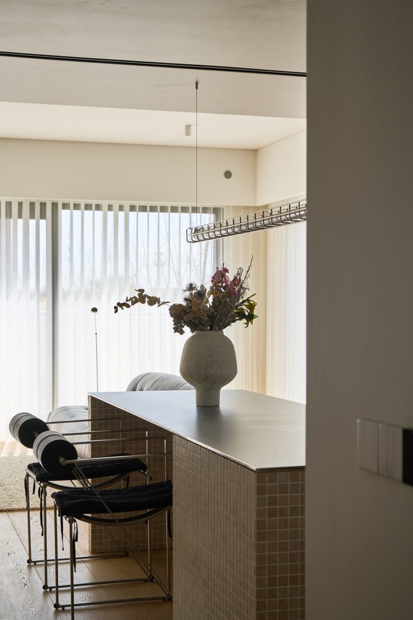 由Zhang Zihao设计的极简主义住宅Beijing Residence