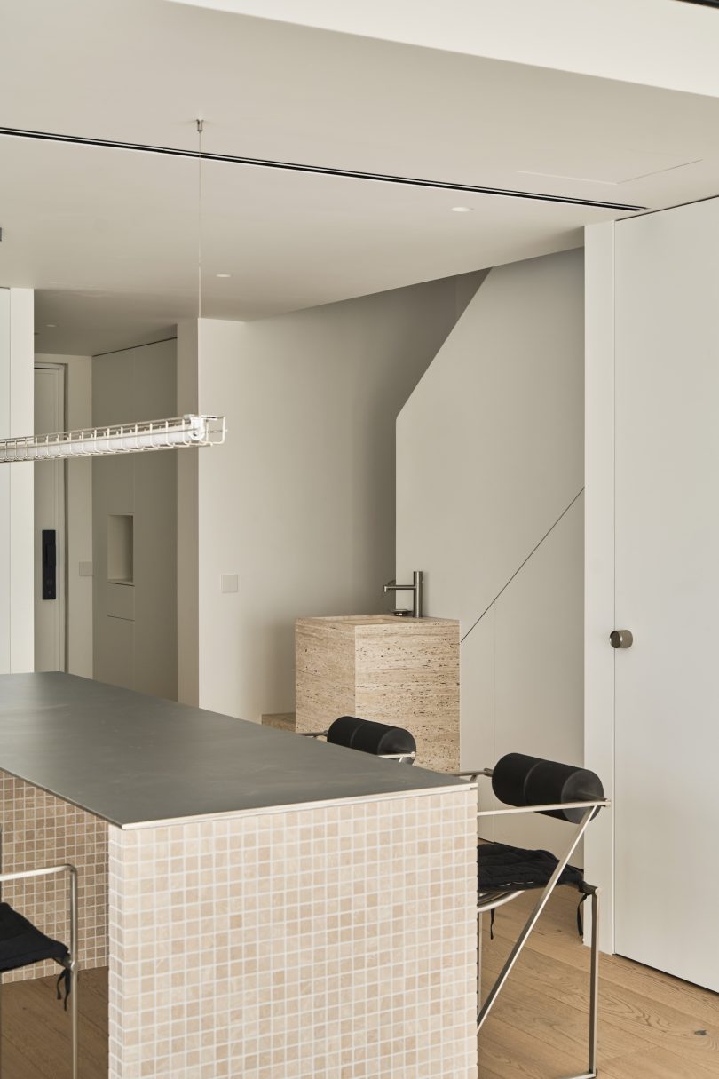 由Zhang Zihao设计的极简主义住宅Beijing Residence