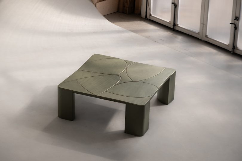 Cultivation Objects设计的极简桌子Fallen Leaves Coffee Table